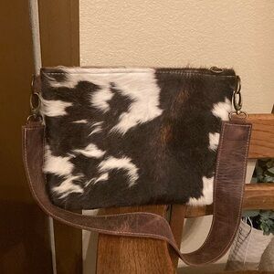 TTT Leather Goods Fringeless HOH/Brown Leather Shoulder Bag Like New!